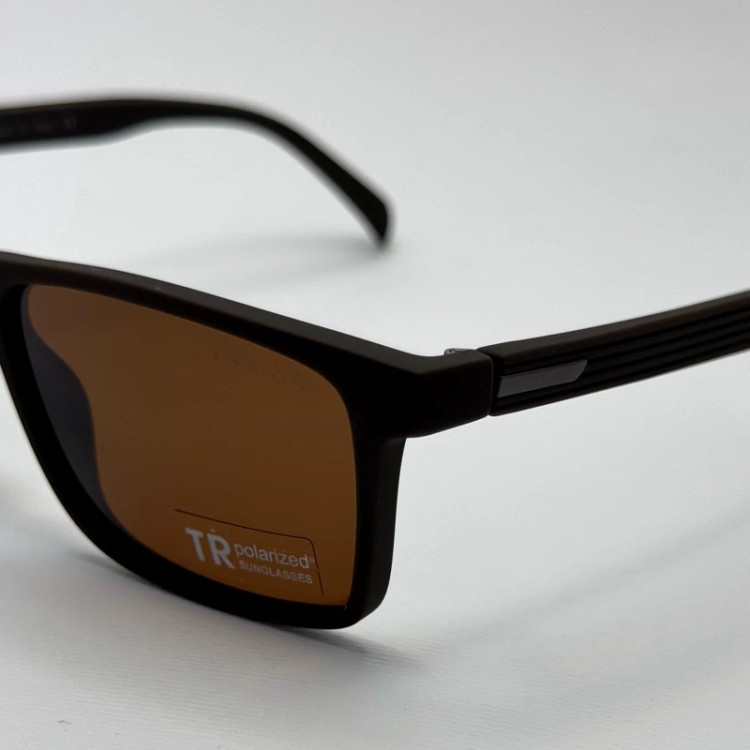 تصویر عینک آفتابی پلیس POLICE قهوه ای پلاریزه و یووی 400 به همراه کاور پارچه ای و دستمال نانو کد 1940