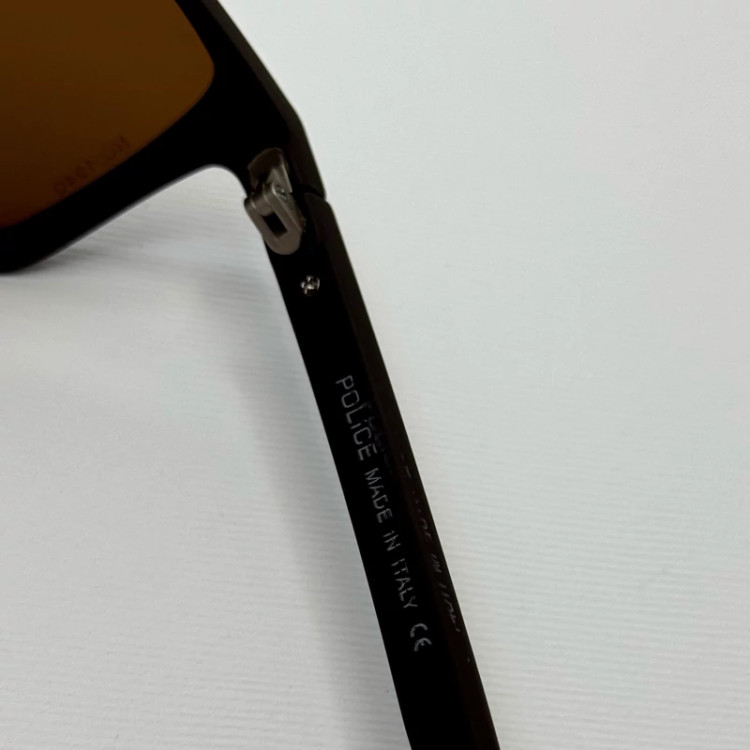 تصویر عینک آفتابی پلیس POLICE قهوه ای پلاریزه و یووی 400 به همراه کاور پارچه ای و دستمال نانو کد 1940