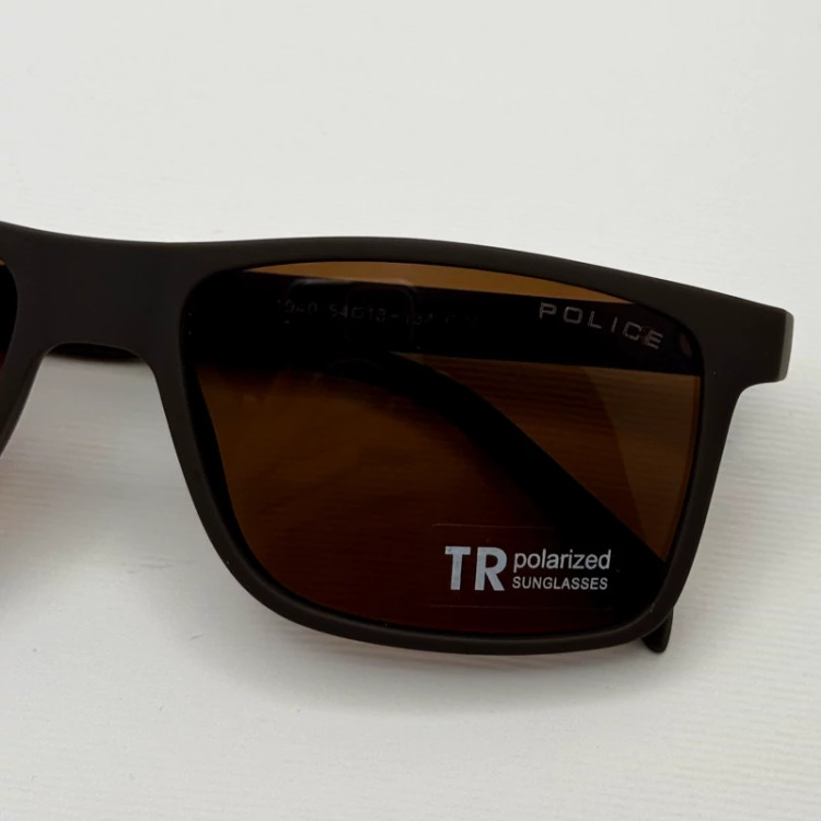 تصویر عینک آفتابی پلیس POLICE قهوه ای پلاریزه و یووی 400 به همراه کاور پارچه ای و دستمال نانو کد 1940