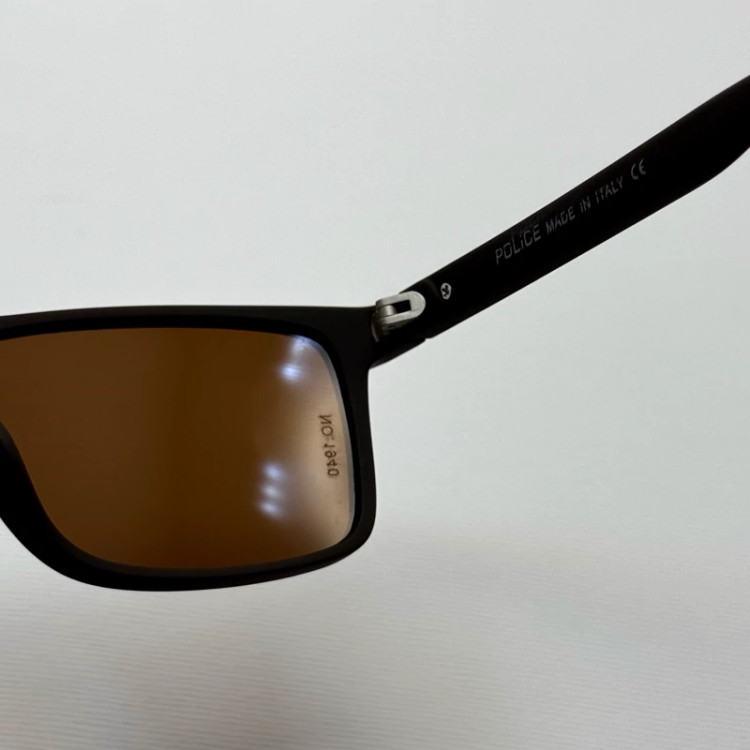 تصویر عینک آفتابی پلیس POLICE قهوه ای پلاریزه و یووی 400 به همراه کاور پارچه ای و دستمال نانو کد 1940