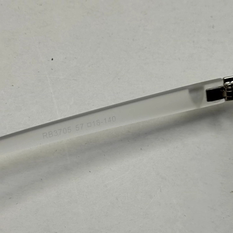 تصویر عینک آفتابی گرد ریبن فراری کریستالی با پک کامل Rayban Ferrari RB3705