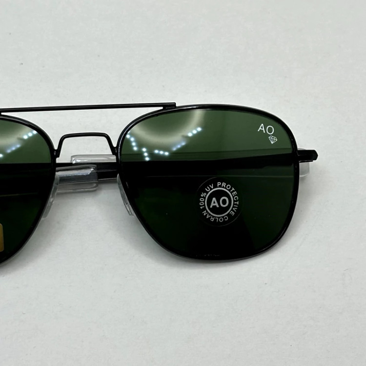 تصویر عینک آفتابی شیشه سنگ آمریکن اوپتیکال فریم مشکی عدسی سبز سایز 54 با پک کامل و آچار مخصوص عینک