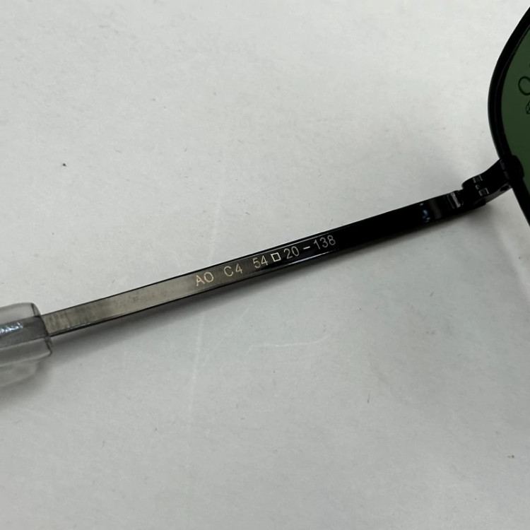 تصویر عینک آفتابی شیشه سنگ آمریکن اوپتیکال فریم مشکی عدسی سبز سایز 54 با پک کامل و آچار مخصوص عینک