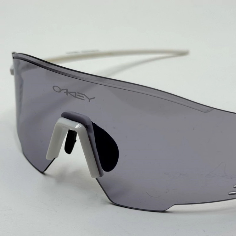 تصویر عینک آفتابی اوکلی سفید OAKLEY 19659