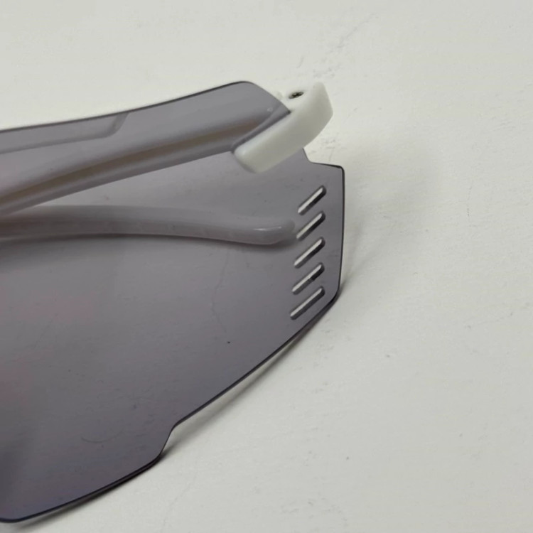 تصویر عینک آفتابی اوکلی سفید OAKLEY 19659