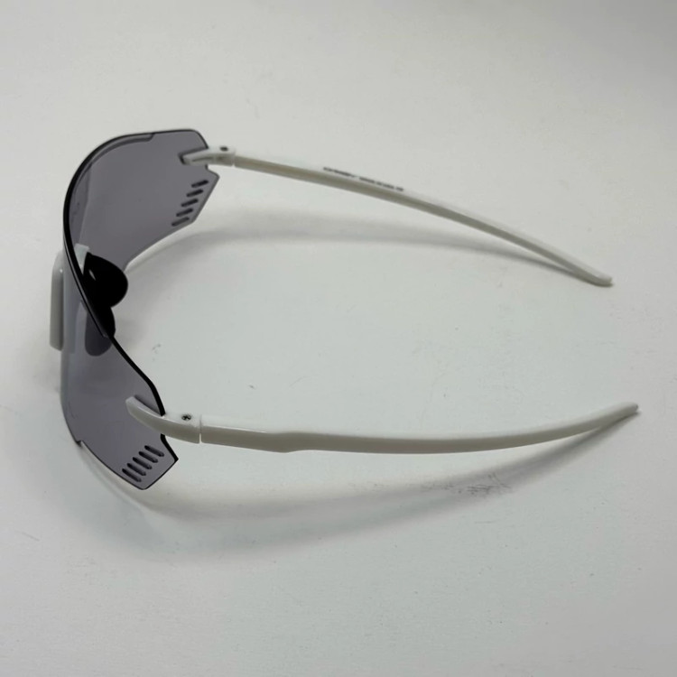 تصویر عینک آفتابی اوکلی سفید OAKLEY 19659