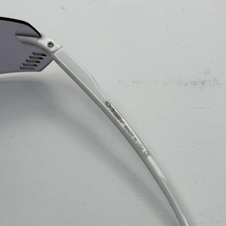 تصویر عینک آفتابی اوکلی سفید OAKLEY 19659