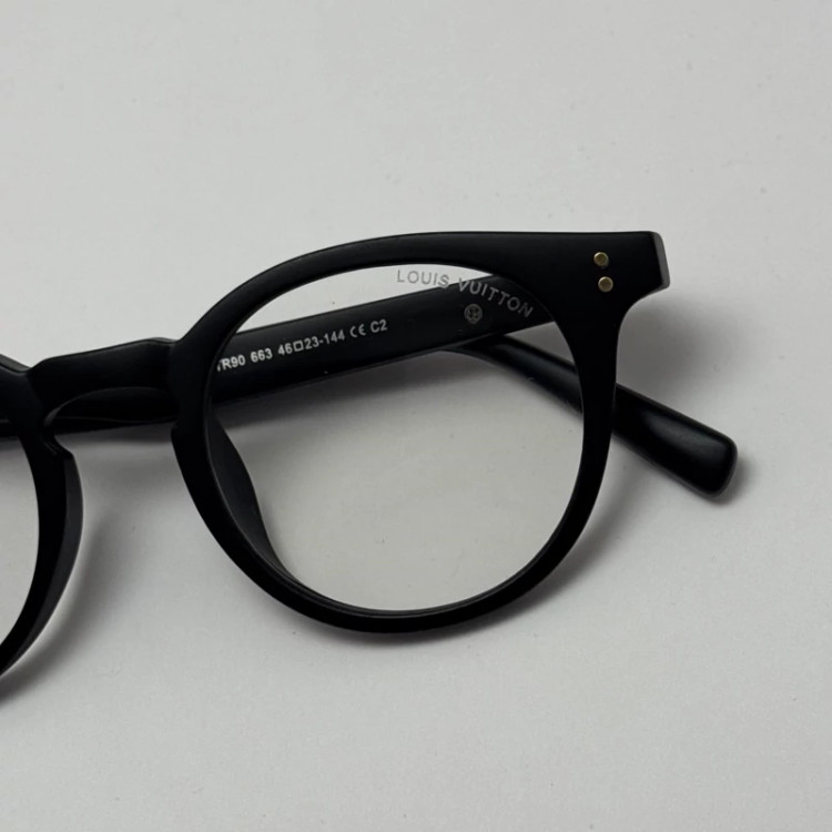 تصویر فریم عینک بلوکات طبی لویی ویتون مشکی tr90 نرم و سبک به همراه کاور پارچه ای و دستمال - عینک کار با کامپیوتر و موبایل