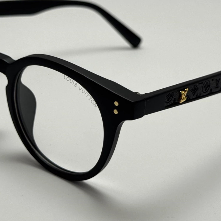 تصویر فریم عینک بلوکات طبی لویی ویتون مشکی tr90 نرم و سبک به همراه کاور پارچه ای و دستمال - عینک کار با کامپیوتر و موبایل