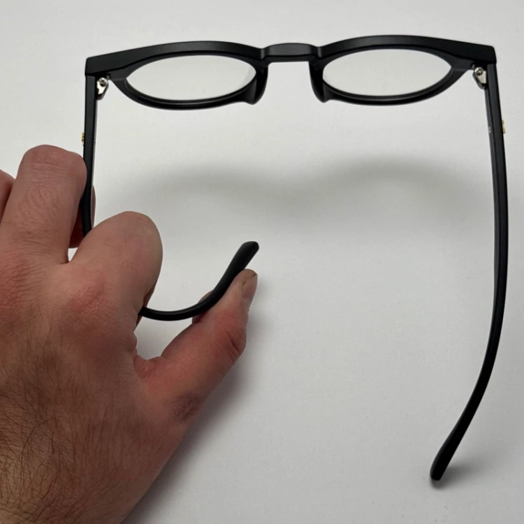 تصویر فریم عینک بلوکات طبی لویی ویتون مشکی tr90 نرم و سبک به همراه کاور پارچه ای و دستمال - عینک کار با کامپیوتر و موبایل