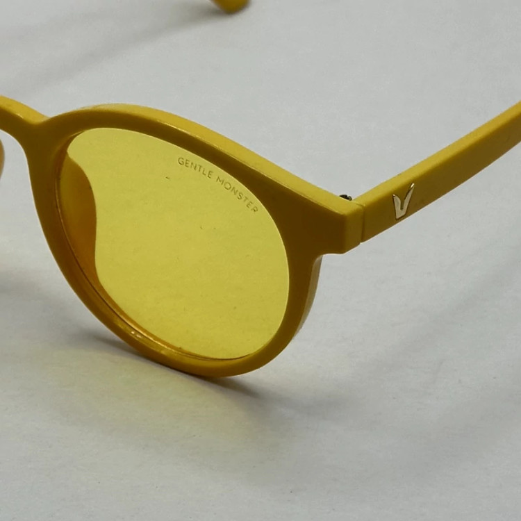 تصویر عینک آفتابی و شب جنتل مانستر گرد رنگ زرد