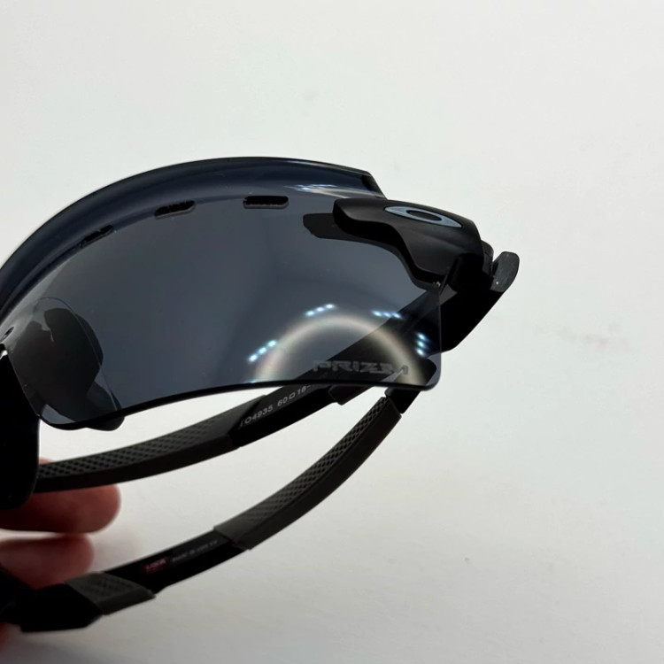 تصویر عینک آفتابی اوکلی مشکی کد OAKLEY TO4935