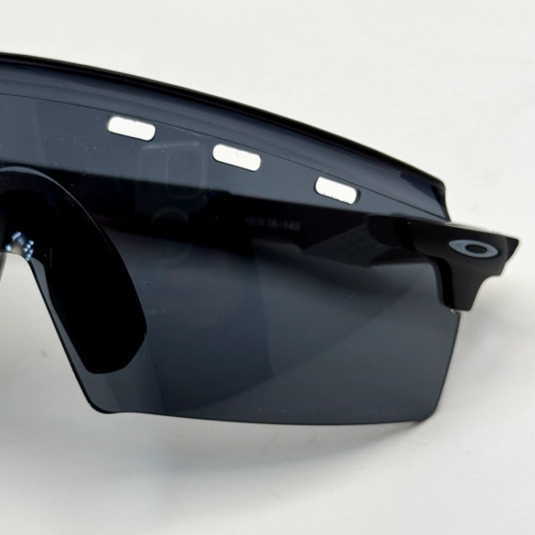 تصویر عینک آفتابی اوکلی مشکی کد OAKLEY TO4935