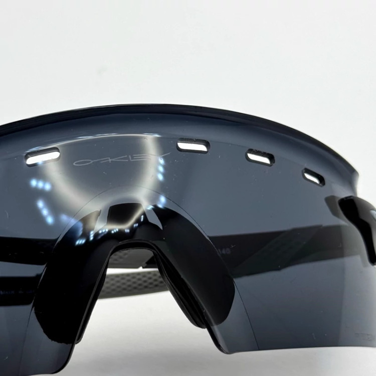 تصویر عینک آفتابی اوکلی مشکی کد OAKLEY TO4935