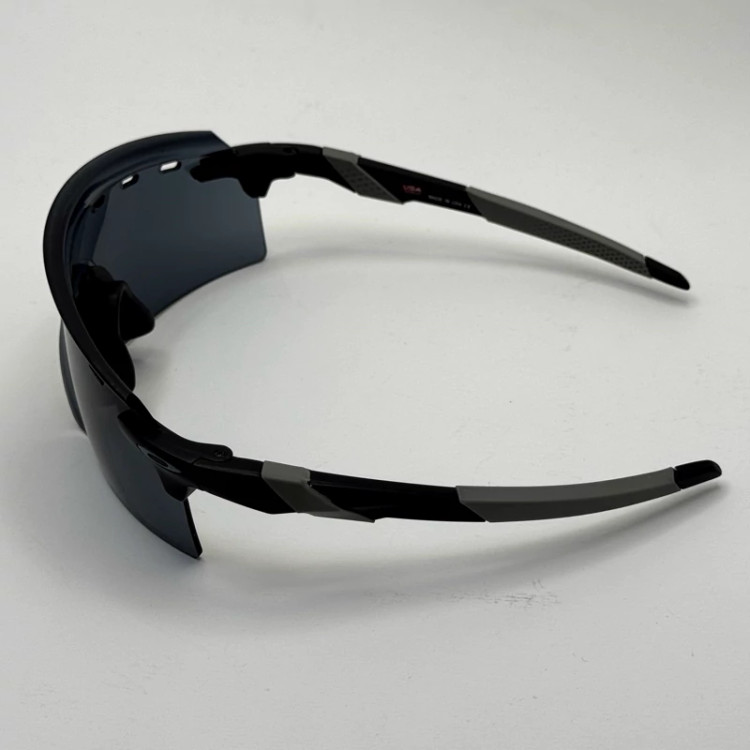 تصویر عینک آفتابی اوکلی مشکی کد OAKLEY TO4935