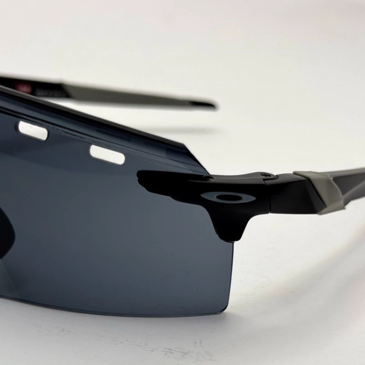 تصویر عینک آفتابی اوکلی مشکی کد OAKLEY TO4935
