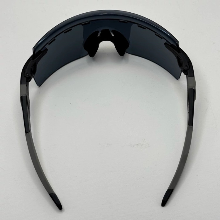 تصویر عینک آفتابی اوکلی مشکی کد OAKLEY TO4935