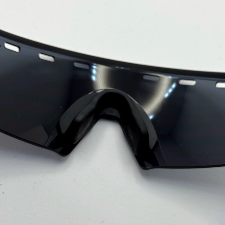 تصویر عینک آفتابی اوکلی مشکی کد OAKLEY TO4935