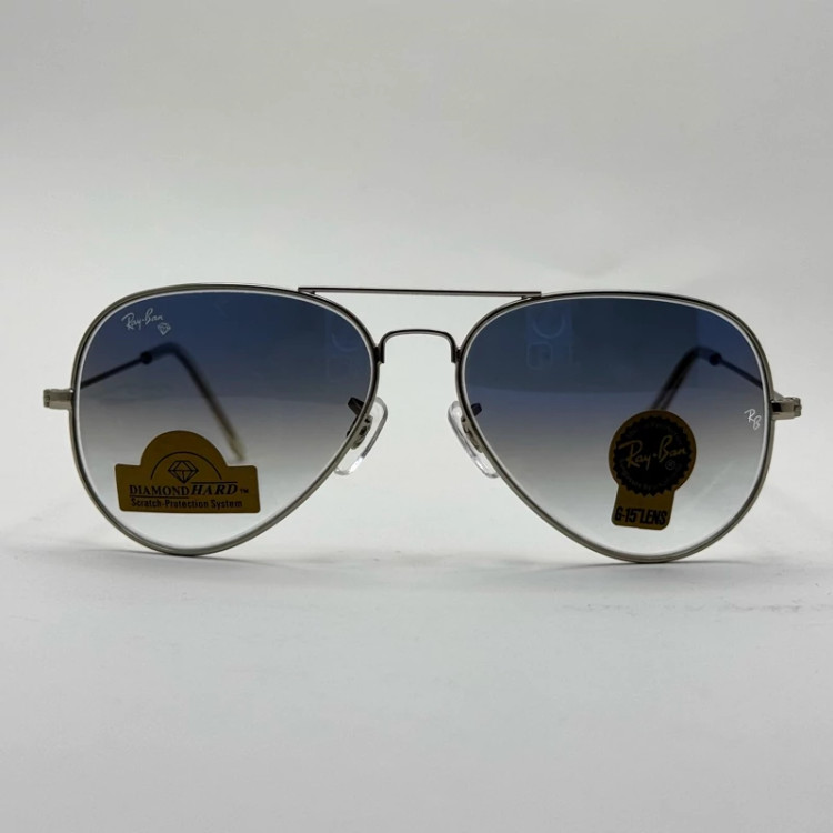 تصویر عینک ریبن خلبانی شیشه سنگ آبی هایلایت فریم نقره ای به همراه پک کامل ریبن Rayban RB 3025