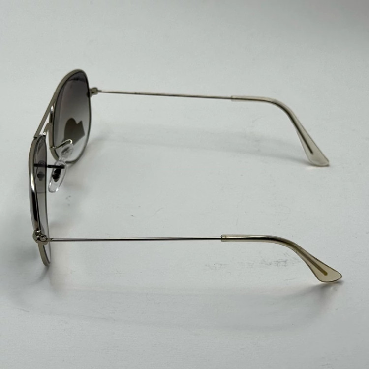 تصویر عینک ریبن خلبانی شیشه سنگ آبی هایلایت فریم نقره ای به همراه پک کامل ریبن Rayban RB 3025