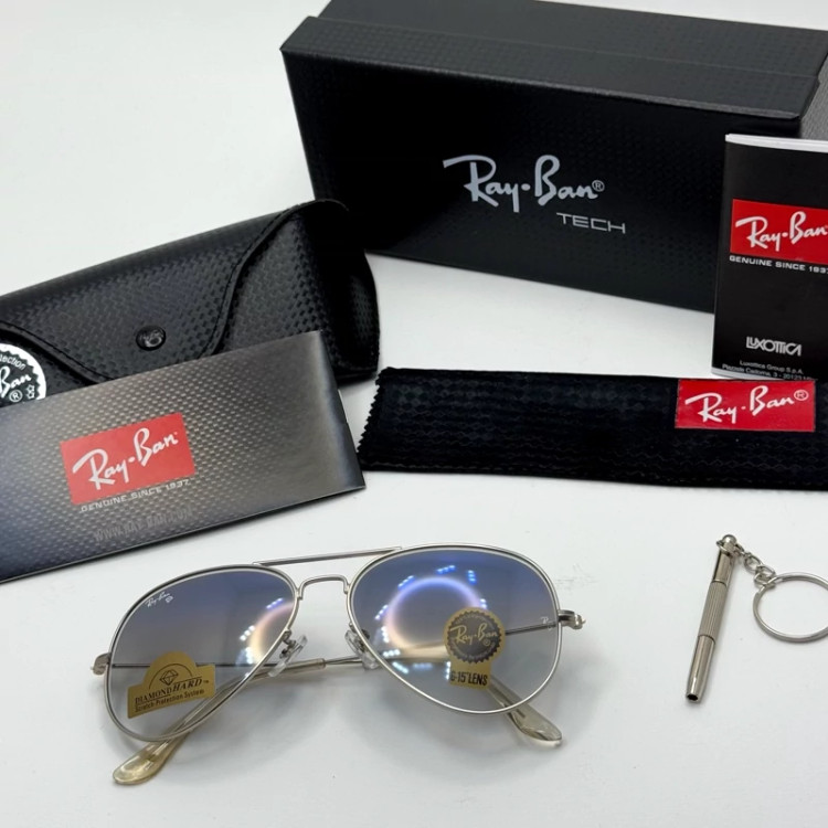 تصویر عینک ریبن خلبانی شیشه سنگ آبی هایلایت فریم نقره ای به همراه پک کامل ریبن Rayban RB 3025