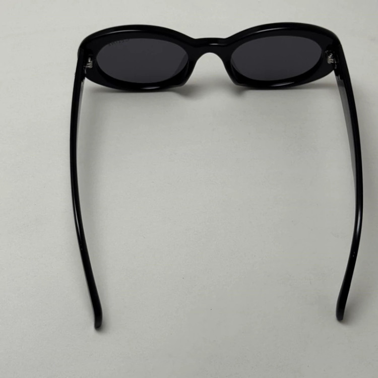 تصویر عینک آفتابی پلاریزه بیضی سلین CELINE تمام مشکی مستر کوالیتی به همراه پک کامل سلین