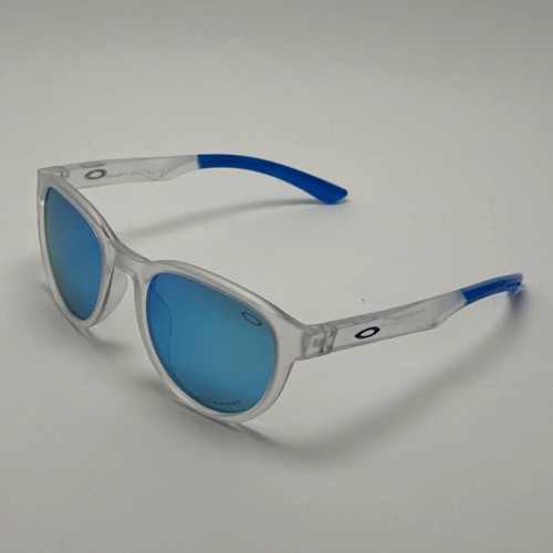 تصویر عینک آفتابی اسپرت اوکلی پلاریزه گرد کریستالی با عدسی آبی