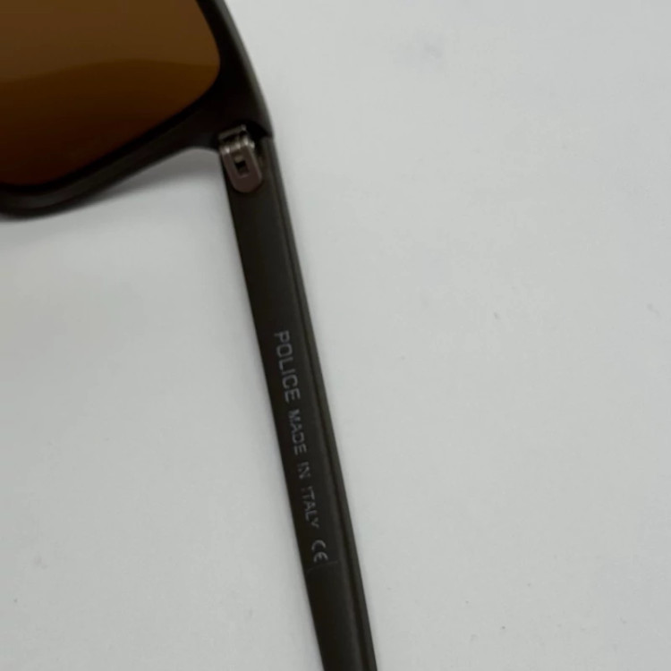 تصویر عینک آفتابی پلیس POLICE قهوه ای پلاریزه و یووی 400 به همراه کاور پارچه ای و دستمال نانو کد 1956