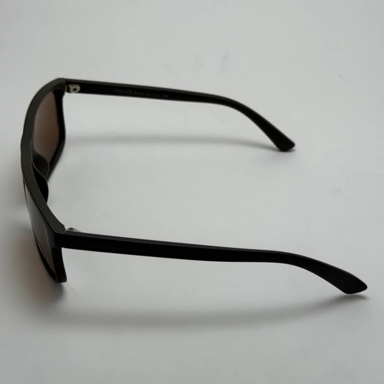 تصویر عینک آفتابی پلیس POLICE قهوه ای پلاریزه و یووی 400 به همراه کاور پارچه ای و دستمال نانو کد 1956