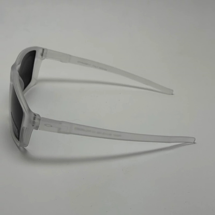 تصویر عینک آفتابی پلاریزه اوکلی OAKLEY کریستالی مشکی مستطیلی کد 6337