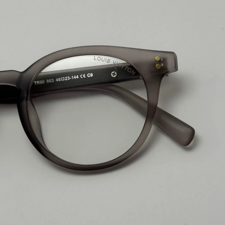 تصویر فریم عینک بلوکات طبی لویی ویتون طوسی tr90 نرم و سبک به همراه کاور پارچه ای و دستمال - عینک کار با کامپیوتر و موبایل