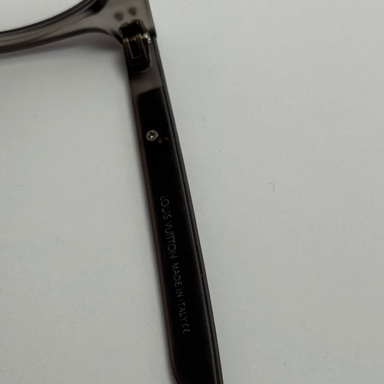 تصویر فریم عینک بلوکات طبی لویی ویتون طوسی tr90 نرم و سبک به همراه کاور پارچه ای و دستمال - عینک کار با کامپیوتر و موبایل