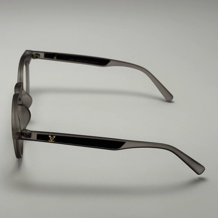 تصویر فریم عینک بلوکات طبی لویی ویتون طوسی tr90 نرم و سبک به همراه کاور پارچه ای و دستمال - عینک کار با کامپیوتر و موبایل