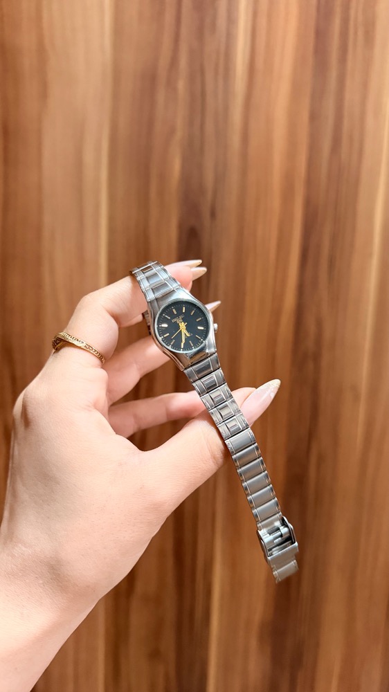 قیمت و خرید آنلاین ساعت زنانه استیل نقرهای ضد زنگ