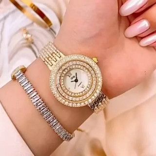 ساعت زنانه نگین‌دار با بند پر نگین